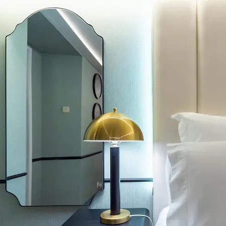 아파트 Camoes Lounge W/courtyard *