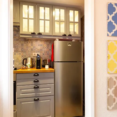 Camoes Lounge W/courtyard Апартаменты *