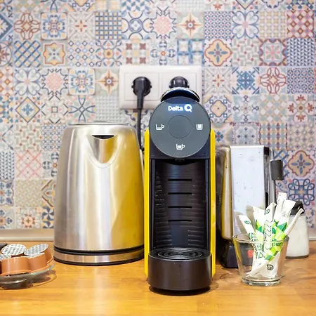 Camoes Lounge W/courtyard