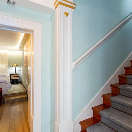 Camoes Lounge W/courtyard 아파트