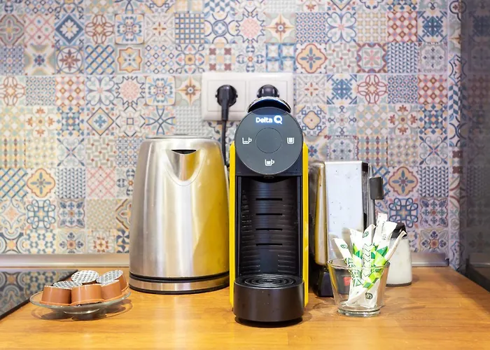 Camoes Lounge W/courtyard