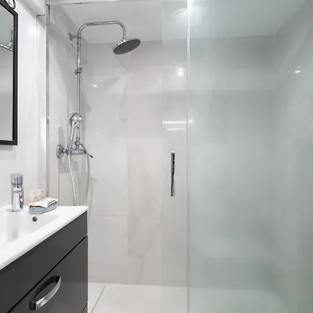 Camoes Lounge W/courtyard * リスボン