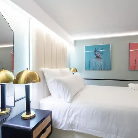 Camoes Lounge W/courtyard